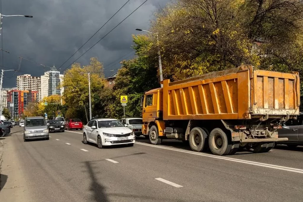 В Краснодаре ограничат движение большегрузов перед Новым годом