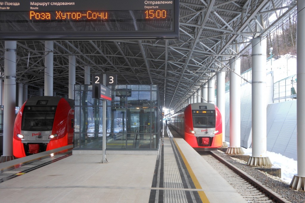 В Сочи временно изменится расписание движения двух пригородных поездов