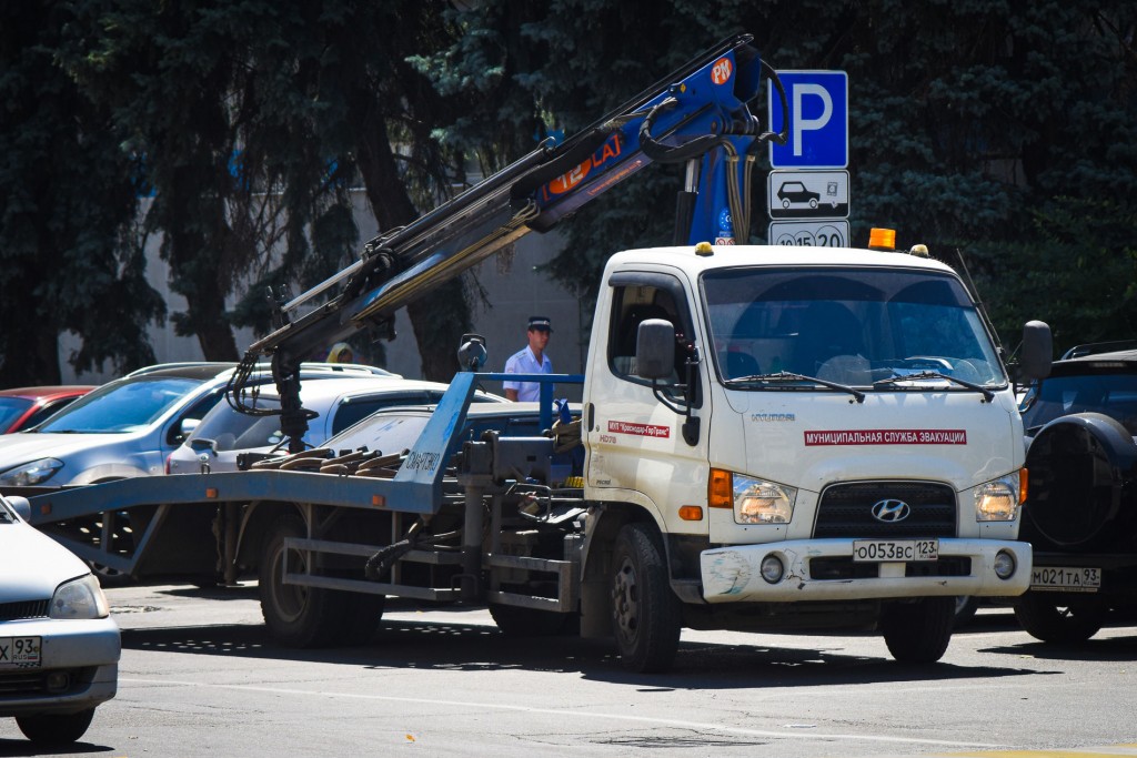 В Краснодаре 2 апреля эвакуаторы доставили на спецстоянку 38 автомобилей